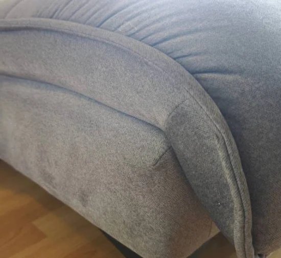 Sofa vor der Reinigung